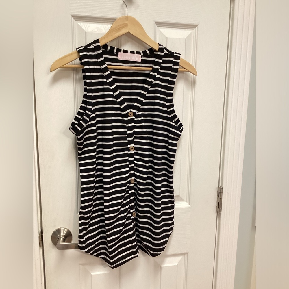 One eleven north women’s S striped button up black and white tank